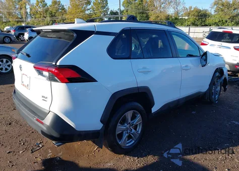 2023 Toyota Rav4 Xle z USA, uszkodzony, nr VIN 2T3P1RFV8PW404964